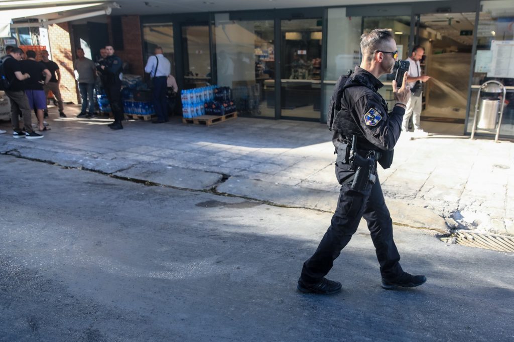 Πειραιάς: Βίντεο ντοκουμέντα από την αιματηρή συμπλοκή – Καρέ καρέ η σύλληψη του δράστη