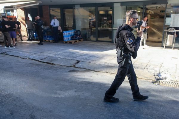 Πειραιάς: Βίντεο ντοκουμέντα από την αιματηρή συμπλοκή – Καρέ καρέ η σύλληψη του δράστη