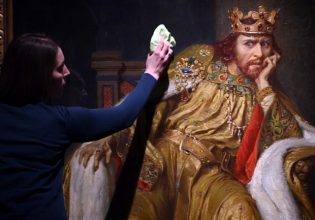 Στο ΠΑΣΟΚ αμφισβητούν τον βασιλιά και Δούκες τρέχουν να πάρουνε σειρά, ο Κασσελάκης τραγουδά «φταίει ό,τι σε θυμίζει» και το «καθαρίζει»