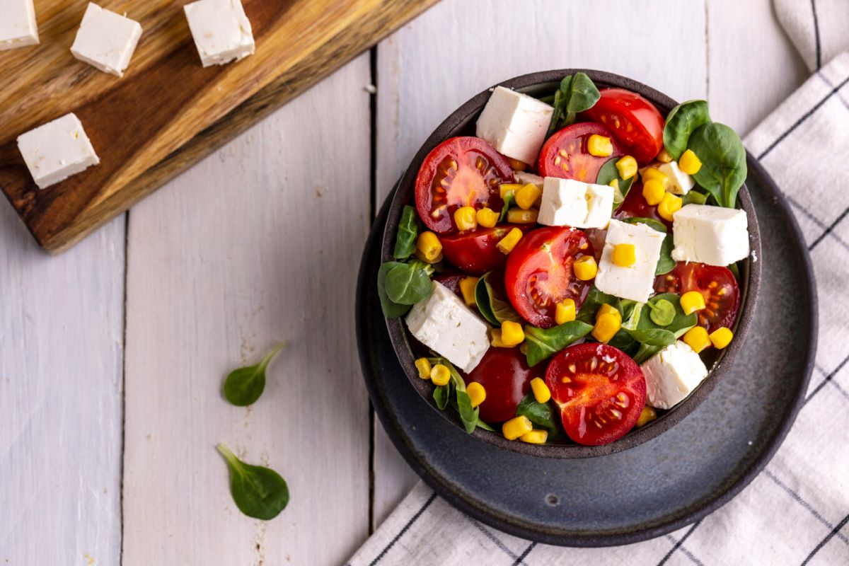 Φέτα: Οκτώ food pairings που την κάνουν να μην λείπει από τα γεύματα του καλοκαιριού