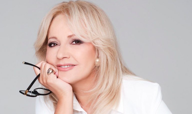 Το MEGA ανανεώνει τη συνεργασία του με την Αγγελική Νικολούλη