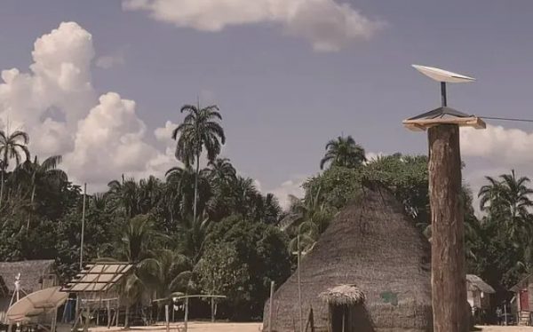 Φυλή του Αμαζονίου απέκτησε πρόσβαση στο διαδίκτυο και εθίστηκε στο πορνό