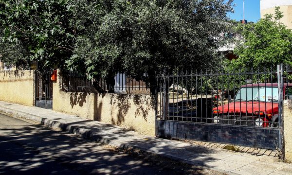 Άνω Λιόσια: Ελεύθερος ο 59χρονος που έκαψε τη σορό του πατέρα του – Αναβλήθηκε η δίκη