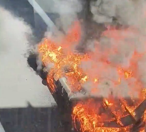 Πυρκαγιά σε υπερπολυτελές αυτοκίνητο στην Αττική Οδό