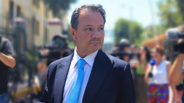 Απόστολος Λύτρας: Ένταλμα σύλληψης για τον ξυλοδαρμό της συζύγου του