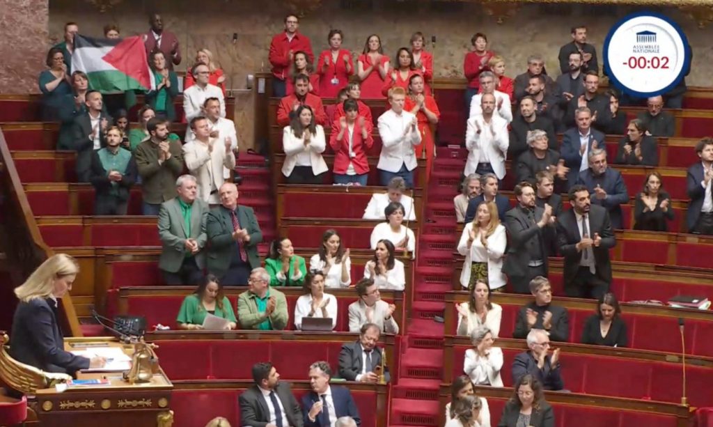 Γαλλία: Στα χρώματα της παλαιστινιακής σημαίας ντύθηκαν Γάλλοι βουλευτές