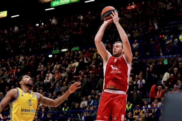 Τέλος από την Αρμάνι Μιλάνο ο Μέλι (pic)