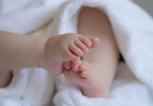 Κύπρος: Μάχη για  τη ζωή του δίνει βρέφος 22 μηνών – Έπαθε ηλεκτροπληξία