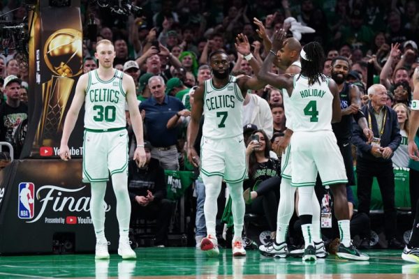 Σέλτικς – Μάβερικς 107-89: «Πάρτι» στην Βοστώνη και εύκολο 1-0 για τους Κέλτες (vid)