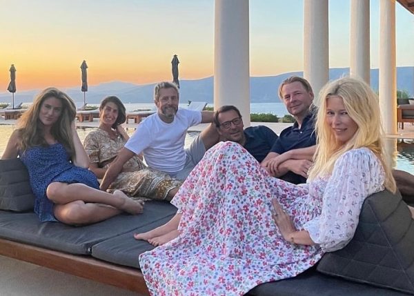 Η Κλόντια Σίφερ στη Σαντορίνη