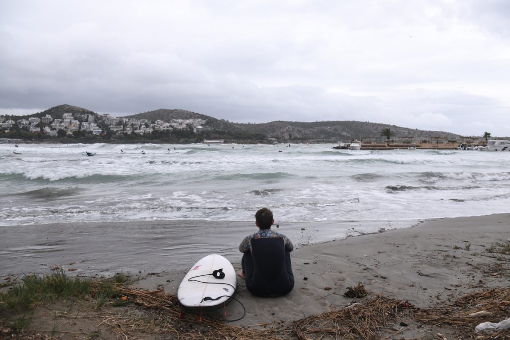 SOS από Συνολάκη: «Είμαστε στην κόκκινη ζώνη – Η Βουλιαγμένη θα γίνει κάποια στιγμή νησί»