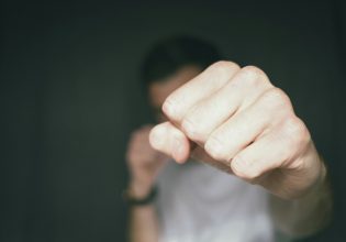 Βόλος: 10χρονος έσωσε τη μητέρα του από τα χέρια του νταή πατέρα