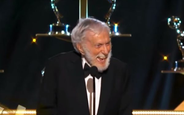 Ο Ντικ Βαν Ντάικ έγινε ο γηραιότερος νικητής των Daytime Emmy Awards στα 98 του χρόνια