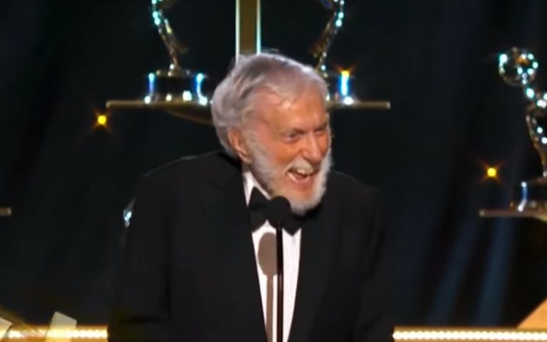 Ο Ντικ Βαν Ντάικ έγινε ο γηραιότερος νικητής των Daytime Emmy Awards στα 98 του χρόνια