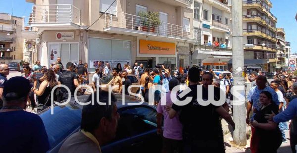 Ηλεία: Ένταση στα δικαστήρια Πύργου όπου μεταφέρθηκε ο δολοφόνος της 11χρονης