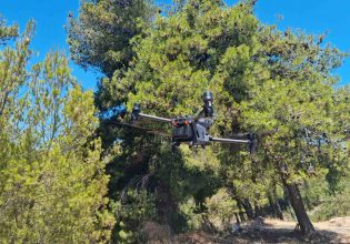 Με χρήση drones ο δήμος Μαραθώνος επιχειρεί να εντοπίζει τις ανεξέλεγκτες εναποθέσεις απορριμμάτων