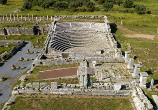 Ο Λεωνίδας Καβάκος στην Αρχαία Μεσσήνη – Συναυλία αφιέρωμα στον αρχαιολόγο Πέτρο Θέμελη