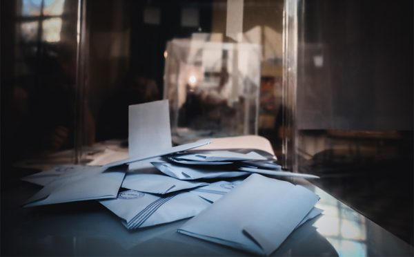 Απαξιώνεις την πολιτική, χρεώνεις τιμές μπουτίκ στη λαϊκή και στην Ακροδεξιά στήνουνε γιορτή