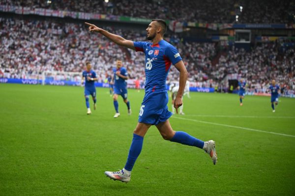 Ο Σρανζ σοκάρει τους Άγγλους και 1-0 η Σλοβακία (vid)