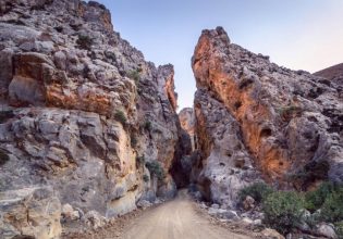 Επιχείρηση ανάσυρσης με ελικόπτερο 67χρονου από το φαράγγι της Τρυπητής – Δεν έχει τις αισθήσεις του