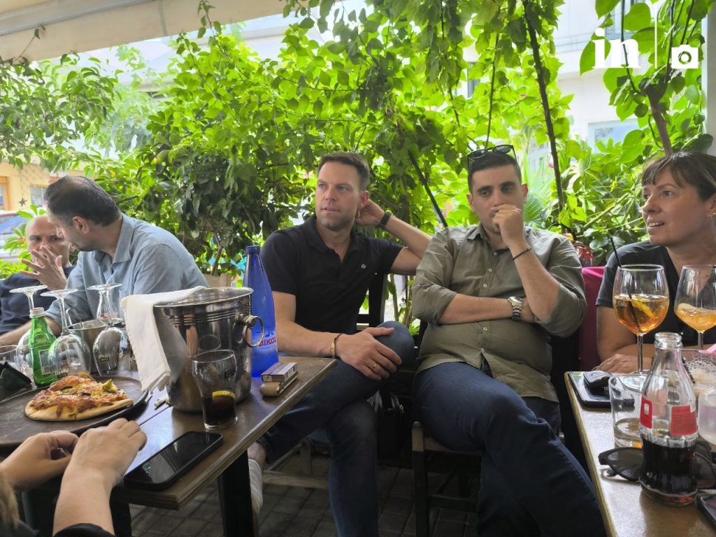 Χαλαρές στιγμές Κασσελάκη πριν τις ευρωεκλογές – Τα… χιλιόμετρα που διήνυσε στην προεκλογική περίοδο