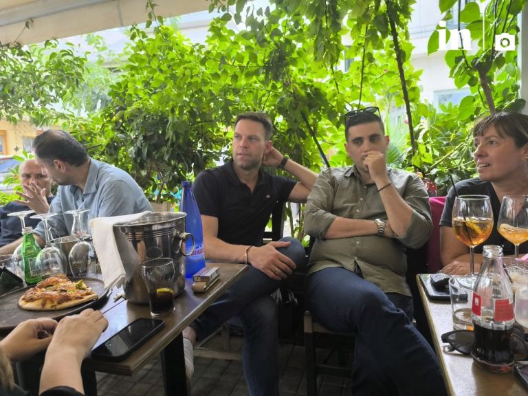 Χαλαρές στιγμές Κασσελάκη πριν τις ευρωεκλογές – Τα… χιλιόμετρα που διήνυσε στην προεκλογική περίοδο