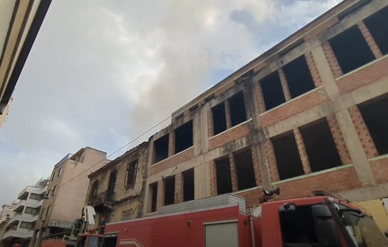 Μεταξουργείο: «Συναγερμός» για φωτιά σε εγκαταλελειμμένο κτίριο