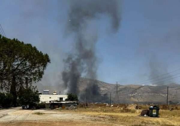 Φωτιά στον Ασπρόπυργο: Εστάλη μήνυμα του «112» για εκκένωση στους κατοίκους της Νέας Ζωής