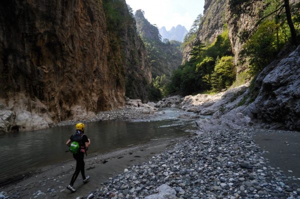 Συναγερμός στις Αρχές για τον εντοπισμό ηλικιωμένου που υπέστη έμφραγμα στη χαράδρα του Βίκου