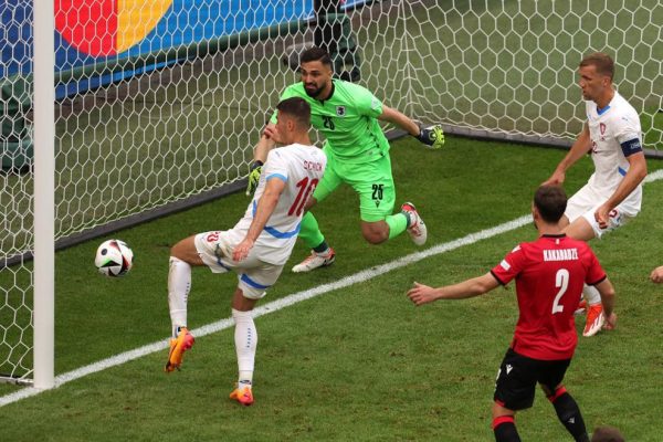 O Πάτρικ Σικ ισοφάρισε σε 1-1 για την Τσεχία (vids)