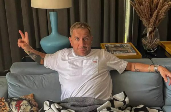 Ο Γιώργος Μαζωνάκης στην πρώτη εμφάνιση μετά τη διαμάχη με την αδερφή του