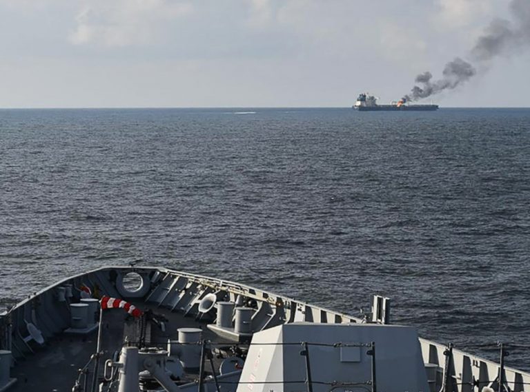 Ερυθρά Θάλασσα: Εγκαταλείφθηκε και πλέει ακυβέρνητο ελληνόκτητο πλοίο – Ένας αγνοούμενος ναυτικός