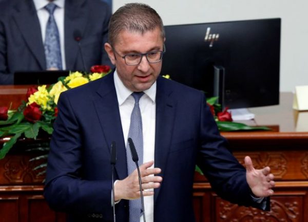 Βόρεια Μακεδονία: Στο συνταγματικό όνομα ορκίστηκε η νέα κυβέρνηση αφού έλαβε ψήφο εμπιστοσύνης από τη Βουλή