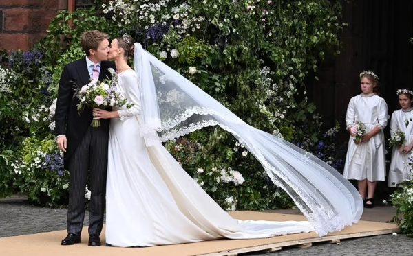 Έγινε ο «γάμος της χρονιάς» στη Βρετανία – Παρών ο πρίγκιπας Γουίλιαμ, μεγάλος απών ο πρίγκιπας Χάρι