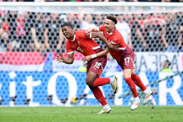 Προβάδισμα για την Ελβετία με Ντούα (vid)