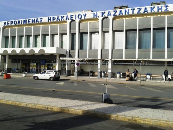 Μεθυσμένοι επιβάτες άρχισαν να τσακώνονται κάνοντας άνω κάτω πτήση προς Ηράκλειο