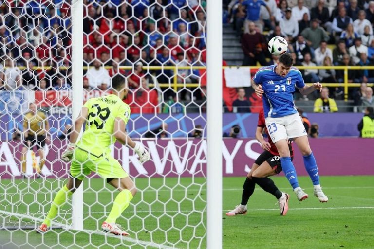 Η Αλβανία προηγήθηκε με τον Μπαϊράμι, ανατροπή με Μπαστόνι και Μπαρέλα για την Ιταλία (vids)