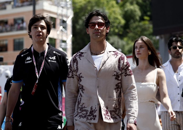 Με την ηθοποιό Laila Abdallah ο Joe Jonas στην Ελλάδα – Φήμες για νέο ειδύλλιο