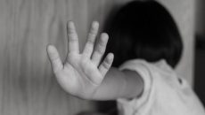 Κρήτη: Συγκλονισμένη η γιαγιά της 3χρονης – «Έχει σημάδια παντού, εξετάζεται και το ενδεχόμενο της ασέλγειας»