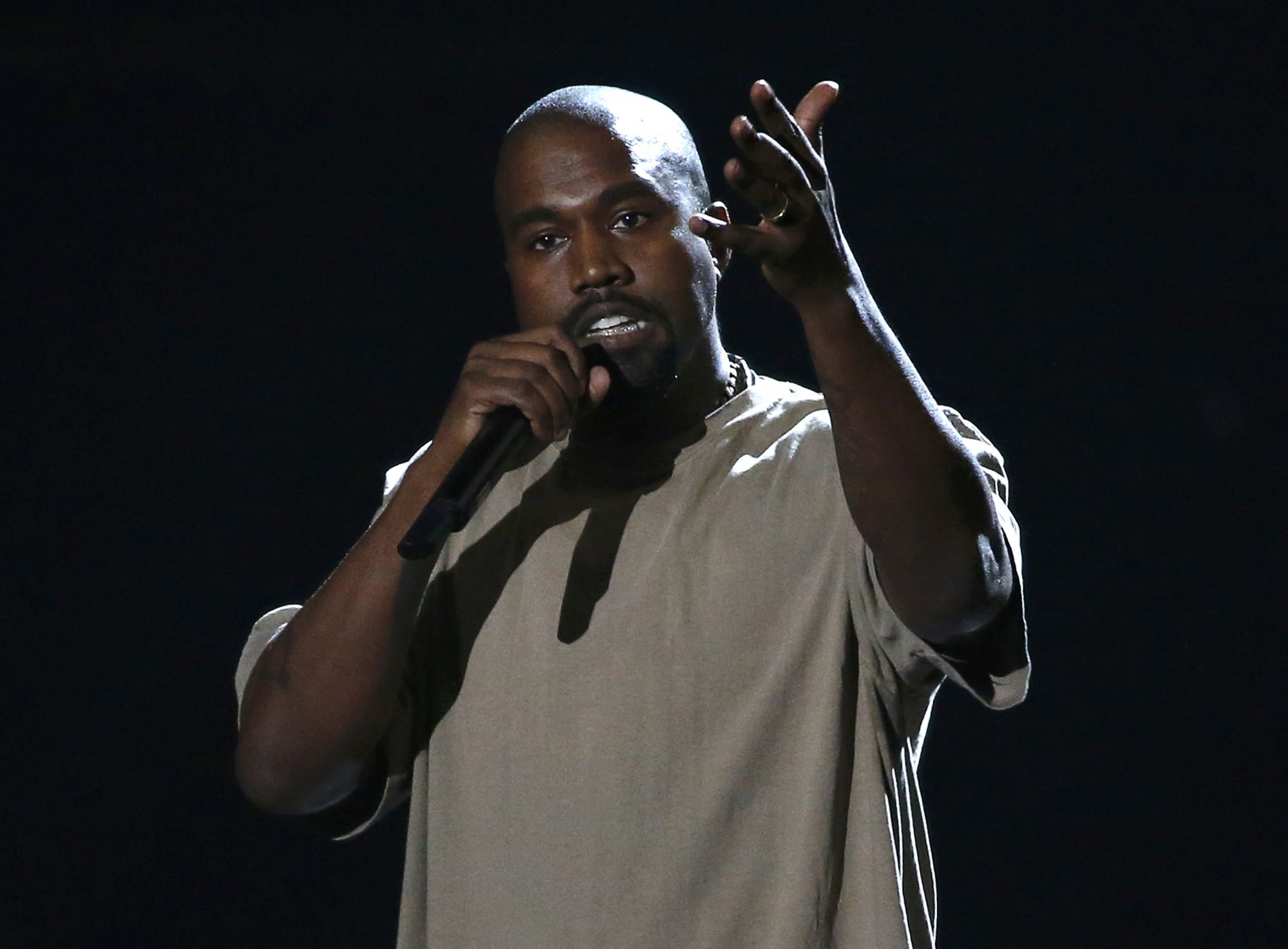 Μήνυσε για σεξουαλική παρενόχληση τον Kanye West – Τα χυδαία μηνύματα