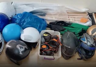 Καρέ καρέ η στιγμή που η αστυνομία μπαίνει μέσα στις καταλήψεις σε Εξάρχεια και Άγιο Παντελεήμονα