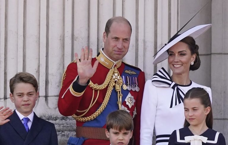 Η συγκινητική υποστήριξη των παιδιών της Κέιτ Μίντλετον στη δημόσια εμφάνισή της – «Βράχος» δίπλα της η Σάρλοτ