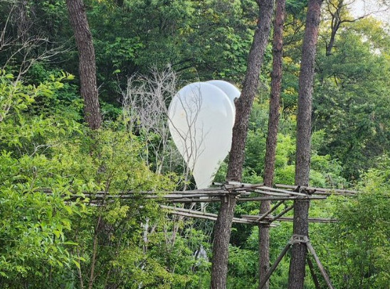 Β. Κορέα: Έστειλε κι άλλα μπαλόνια με ακαθαρσίες πάσης φύσεως στη Νότια Κορέα