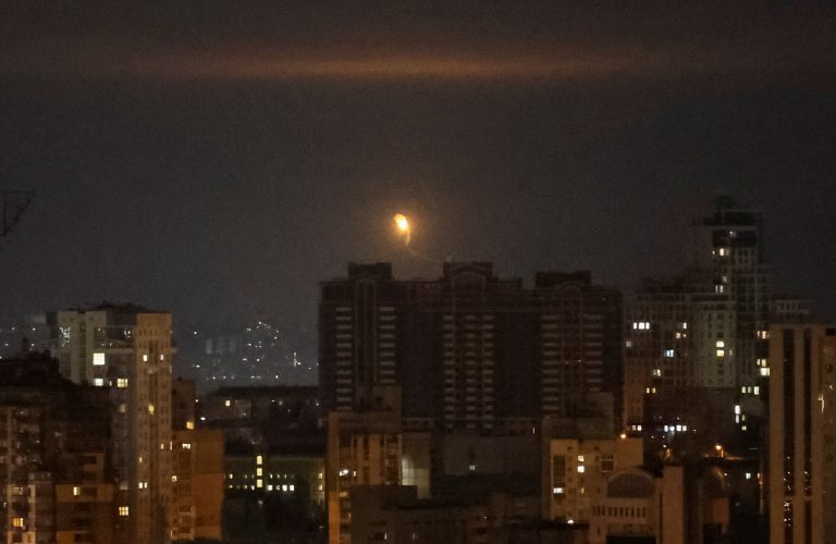 Ουκρανία: Ρωσικές αεροπορικές επιδρομές στο Κίεβο και σε άλλες περιοχές – Συναγερμός σε όλη τη χώρα