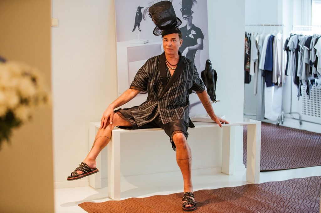 Λάκης Γαβαλάς: «Έχω πέσει στα πατώματα μόνο από τακούνια ψηλά, όχι από έρωτα»