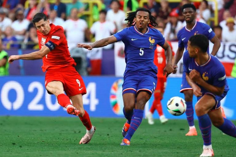 Γαλλία – Πολωνία 1-1: Ο Λεβαντόφσκι άφησε δεύτερους τους Τρικολόρ (vid)