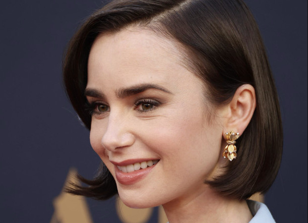 Χτένισμα: Η Lily Collins έκανε το νέο κούρεμα-«επιτομή της κομψότητας»