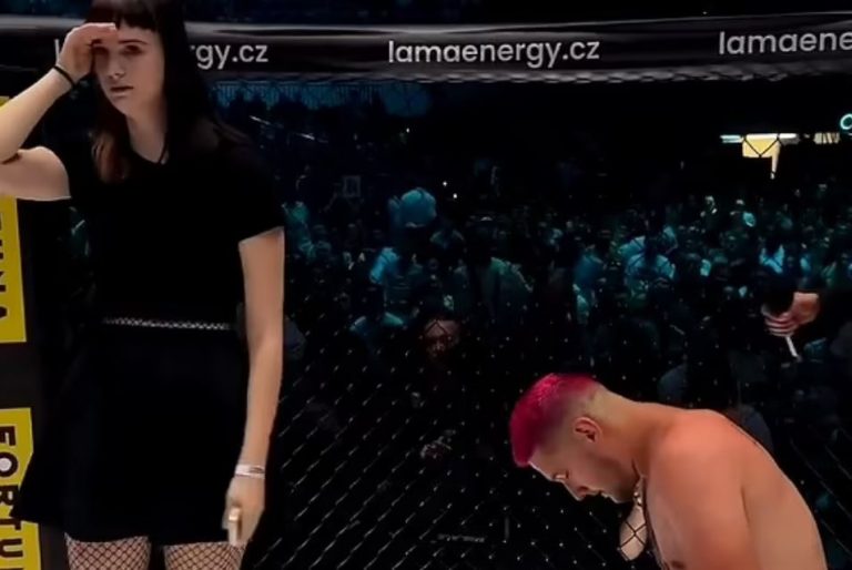 Παλαιστής έκανε πρόταση γάμου στη σύντροφό του μέσα στο ρινγκ και εκείνη αρνήθηκε – Δείτε το βίντεο