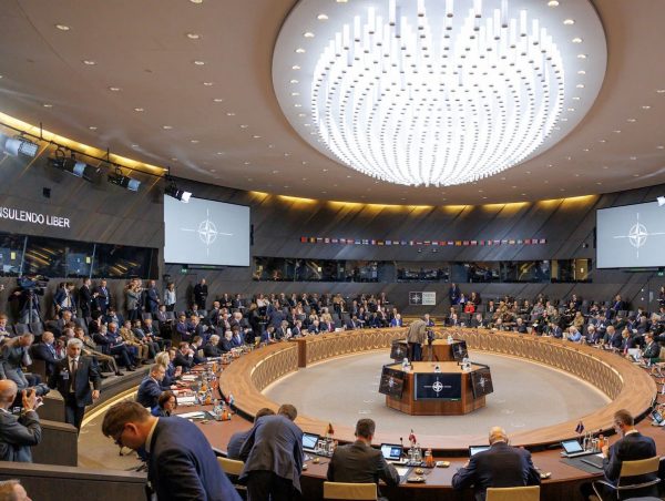 «Μέγα λάθος η ένταξη της Ουκρανίας στο ΝΑΤΟ» – Τι εξηγεί Αμερικανός αξιωματούχος