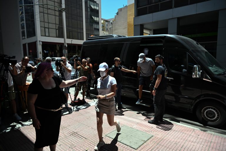 Φωτιά στην Ύδρα: «Δεν γνωρίζω ποιος προκάλεσε τη φωτιά» λέει ο καπετάνιος της θαλαμηγού